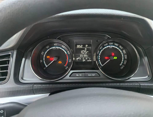 Skoda Kamiq 1.5 л 2022 г. желто-оранжевый, пробег 23000 км