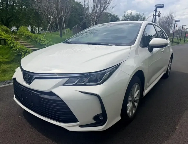 Toyota Corolla 1.2 л 2022 г. Белый, пробег 20000 км