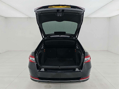 Skoda Superb 1.4 л 2024 г. Чёрный, пробег 19100 км