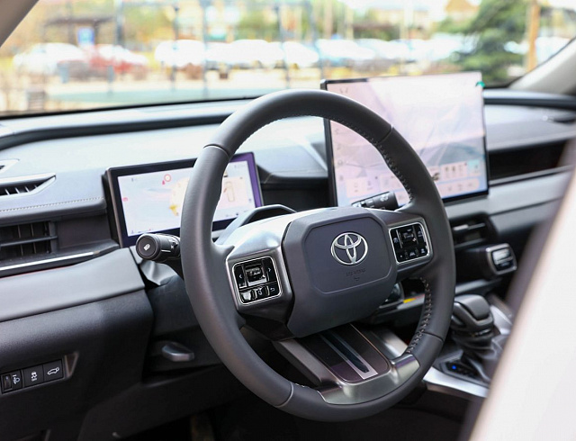 Toyota RAV4 белый 2026