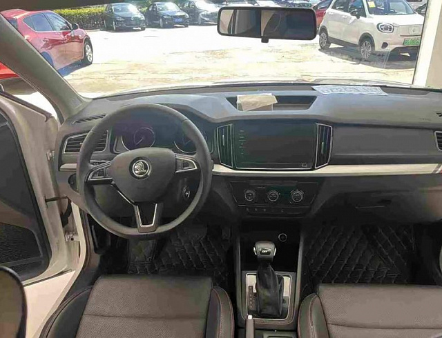 Skoda Kamiq 1.5 л 2023 г. Белый, пробег 29000 км