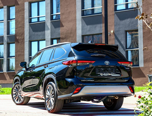Toyota Highlander черный 2026