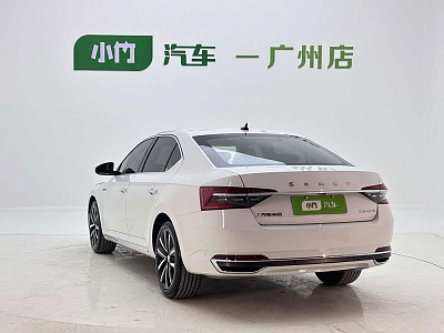 Skoda Superb 1.4 л 2023 г. Белый, пробег 25000 км
