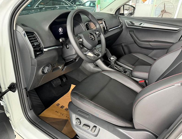 Skoda Karoq 1.4 л 2023 г. Белый, пробег 26000 км