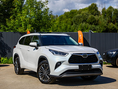 Toyota Highlander белый 2026