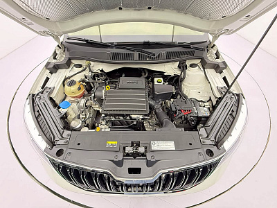 Skoda Kamiq 1.5 л 2022 г. Белый, пробег 27000 км