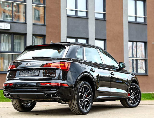Audi Q5 черный 2026