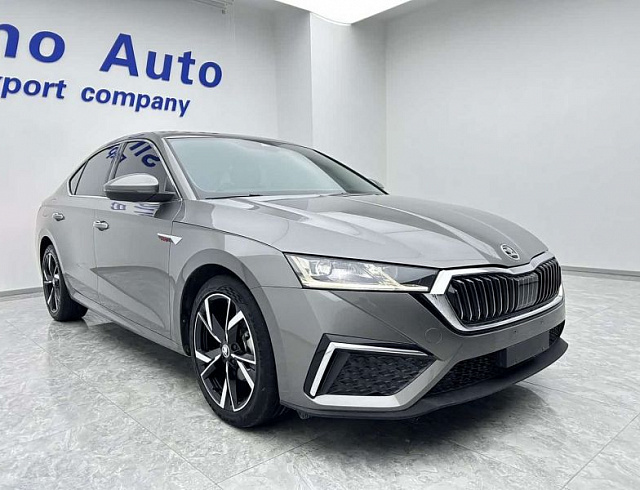 Skoda Octavia 1.4 л 2022 г. Серебристо-серый, пробег 44000 км