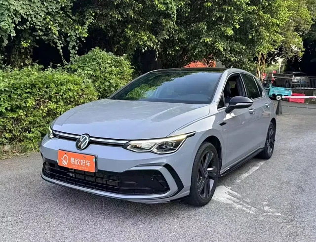 Volkswagen Golf 1.4 л 2024 г. Серебристо-серый, пробег 26000 км