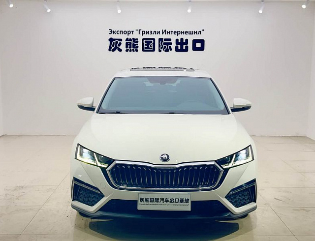 Skoda Octavia 1.4 л 2022 г. Белый, пробег 19000 км