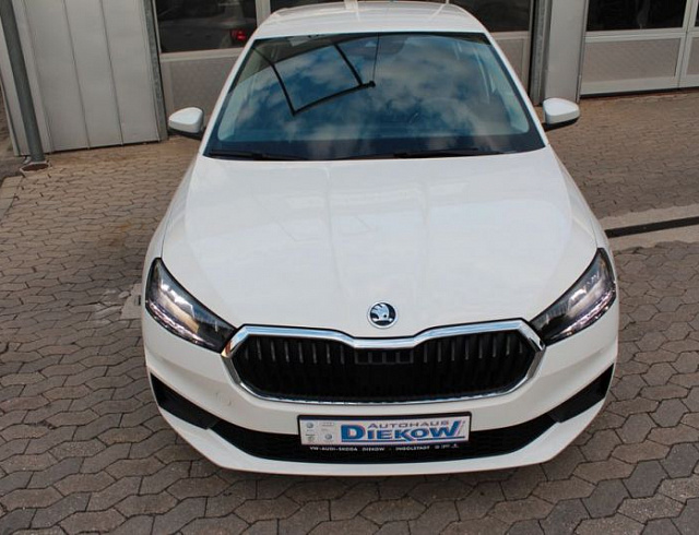 Skoda Fabia 2023 г. Белый, пробег 44000 км