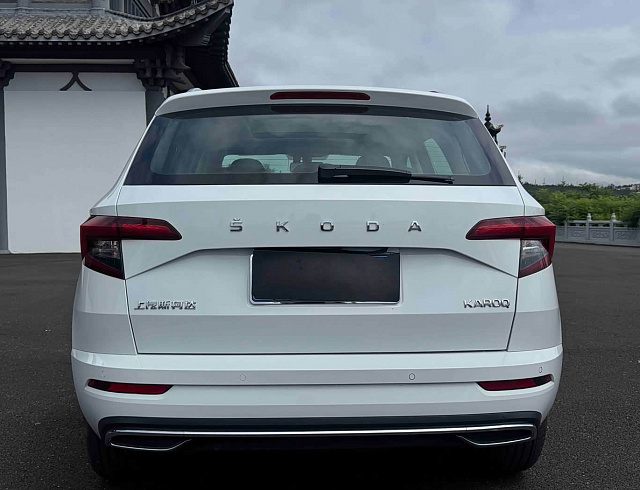 Skoda Karoq 1.4 л 2023 г. Белый, пробег 10000 км