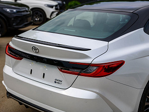 Toyota Camry белый 2026
