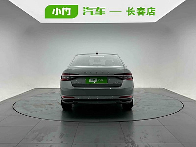 Skoda Superb 1.4 л 2022 г. Серебристо-серый, пробег 43000 км