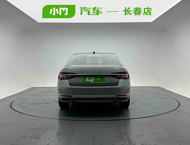 Skoda Superb 1.4 л 2022 г. Серебристо-серый, пробег 43000 км