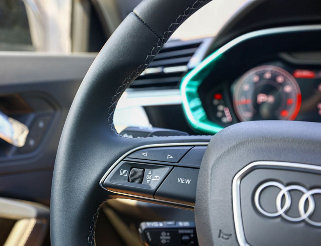 Audi Q3 серый 2026