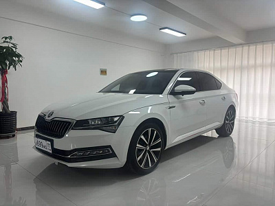 Skoda Superb 1.4 л 2023 г. Белый, пробег 13899 км