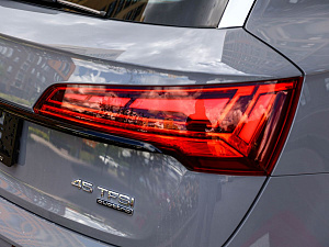 Audi Q5 серый 2026