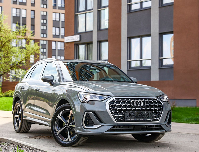 Audi Q3 серый 2026