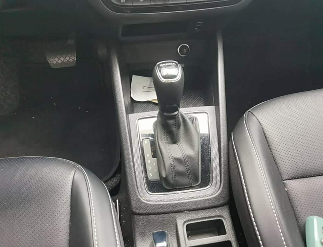 Skoda Kamiq 1.5 л 2023 г. Белый, пробег 19600 км