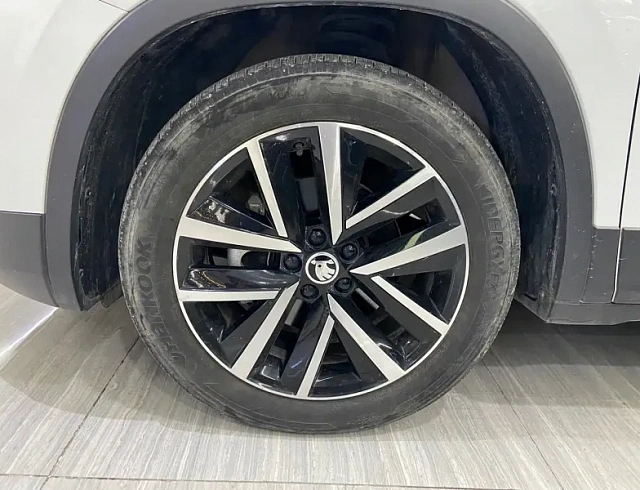 Skoda Kamiq 1.5 л 2023 г. Белый, пробег 12000 км