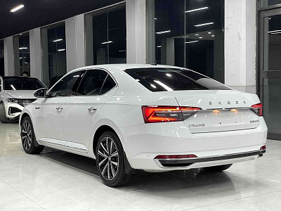Skoda Superb 1.4 л 2022 г. Белый, пробег 27100 км