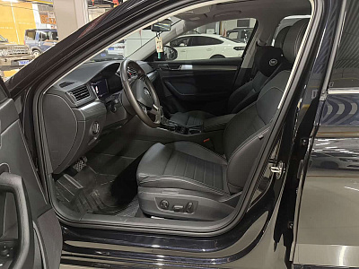 Skoda Superb 1.4 л 2025 г. Чёрный, пробег 10000 км