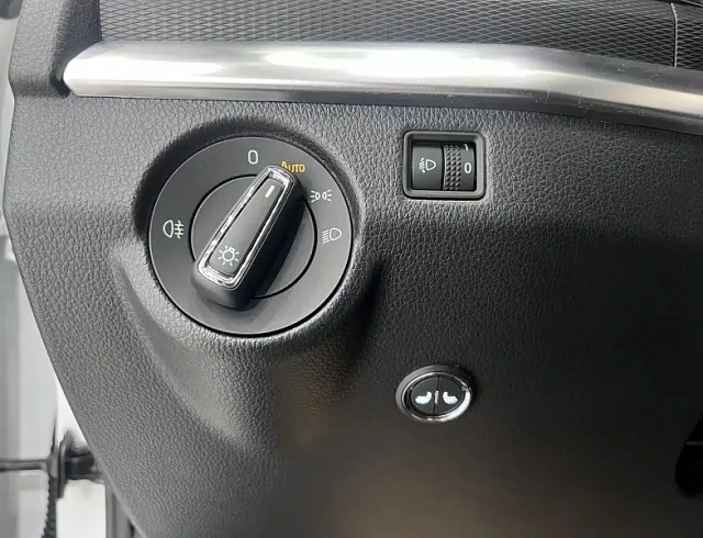 Skoda Kamiq 1.5 л 2023 г. Белый, пробег 22000 км
