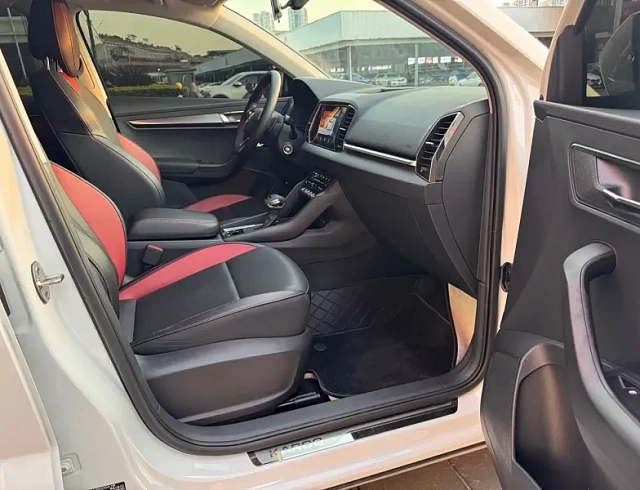 Skoda Karoq 1.4 л 2023 г. Белый, пробег 19900 км