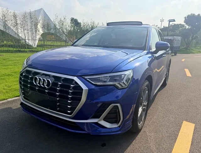 Audi Q3 1.4 л 2022 г. Голубой, пробег 30000 км
