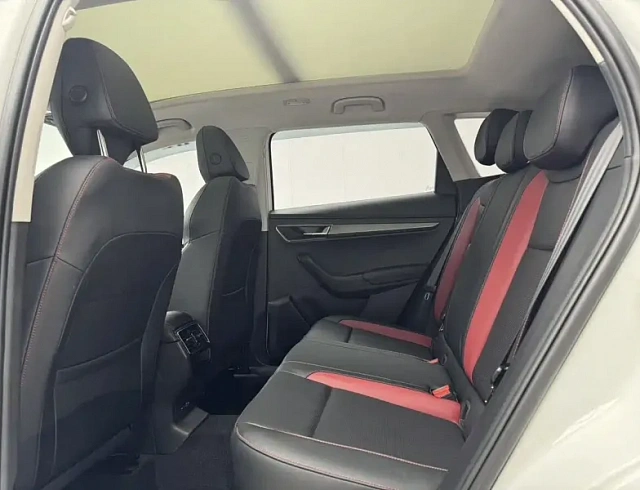 Skoda Karoq 1.4 л 2023 г. Белый, пробег 12000 км