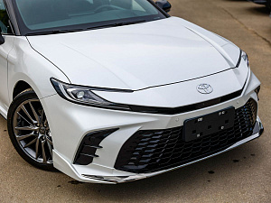 Toyota Camry белый 2026