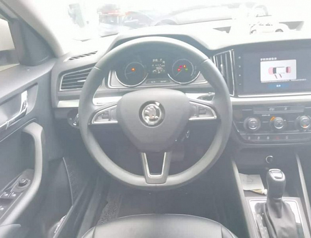 Skoda Kamiq 1.5 л 2023 г. Белый, пробег 19600 км
