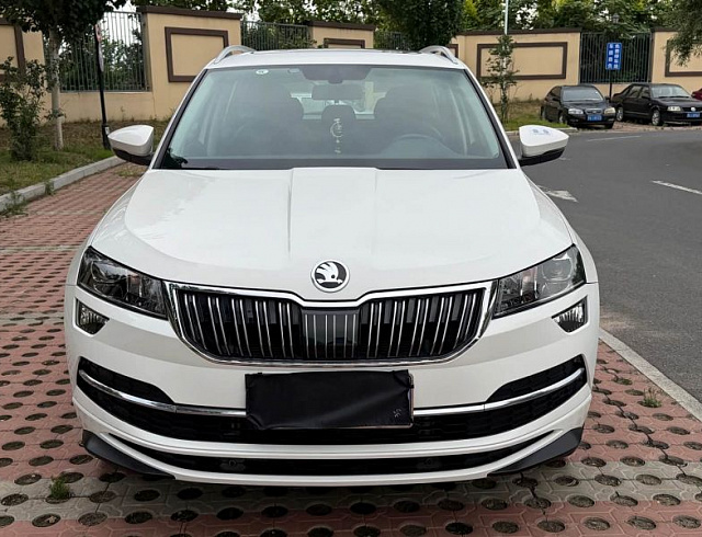 Skoda Karoq 1.4 л 2023 г. Белый, пробег 42000 км