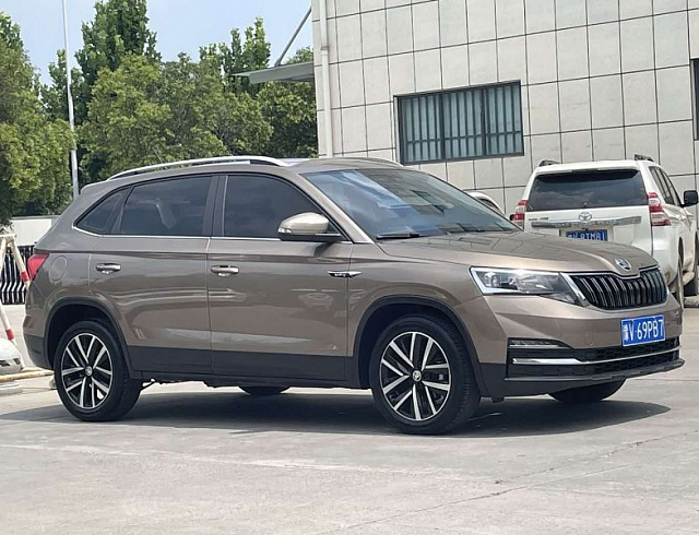 Skoda Kamiq 1.5 л 2023 г. шампань/коричневый, пробег 8300 км