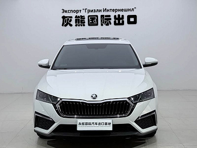 Skoda Octavia 1.4 л 2023 г. Белый, пробег 22000 км