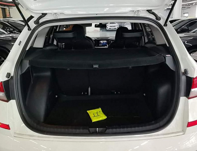 Skoda Kamiq 1.5 л 2021 г. Белый, пробег 44700 км