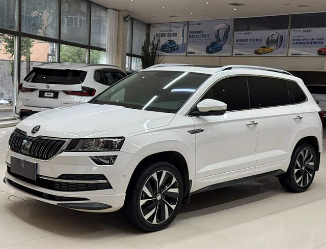 Skoda Karoq 1.4 л 2023 г. Белый, пробег 26000 км