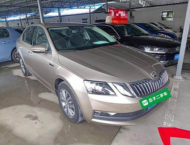 Skoda Octavia 1.5 л 2021 г. шампань/коричневый, пробег 27400 км