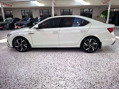 Skoda Octavia 1.4 л 2022 г. Белый, пробег 41000 км