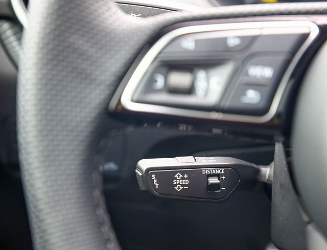 Audi Q2 серый 2025