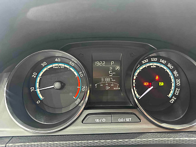 Skoda Kamiq 1.5 л 2023 г. Белый, пробег 31800 км