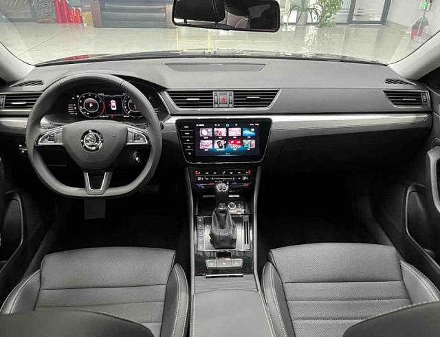 Skoda Superb 1.4 л 2024 г. Чёрный, пробег 8300 км