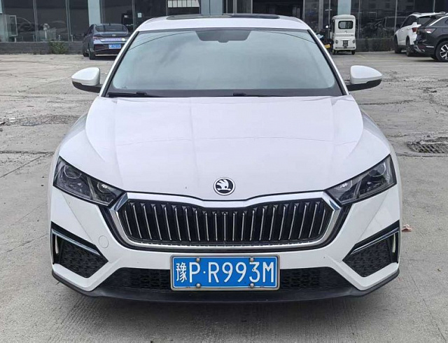 Skoda Octavia 1.4 л 2022 г. Белый, пробег 19000 км
