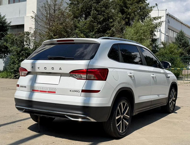 Skoda Kamiq 1.5 л 2023 г. Белый, пробег 33000 км