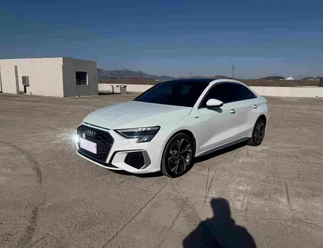 Audi A3 1.4 л 2024 г. Белый, пробег 21000 км