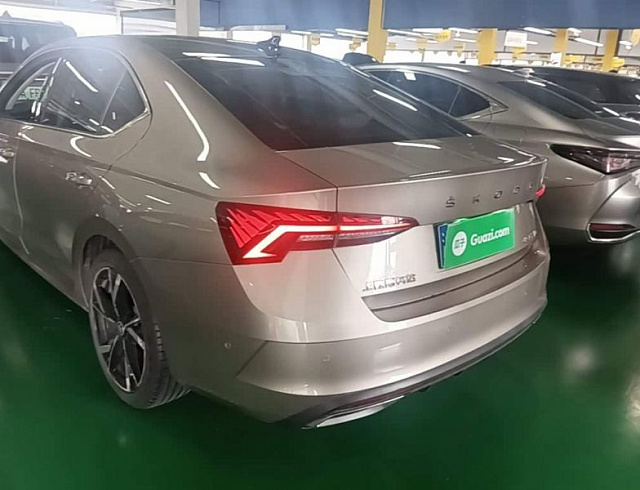 Skoda Octavia 1.4 л 2021 г. желто-оранжевый, пробег 5699 км