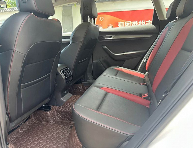 Skoda Karoq 1.4 л 2023 г. Белый, пробег 5000 км