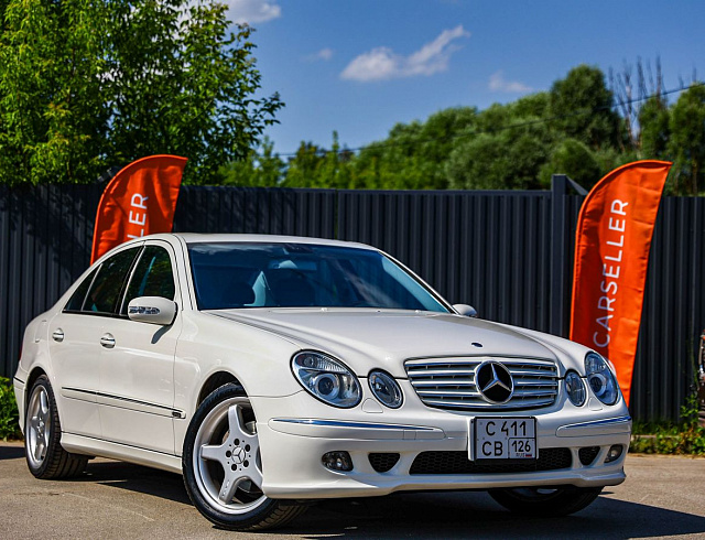Mercedes-Benz E-Класс белый 2005