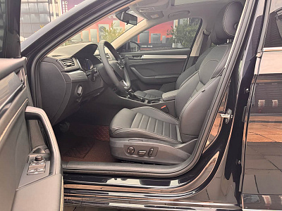 Skoda Superb 1.4 л 2023 г. Чёрный, пробег 19500 км